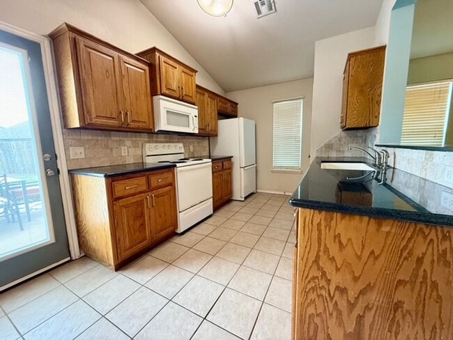 Building Photo - Fantastic east Norman neighborhood!