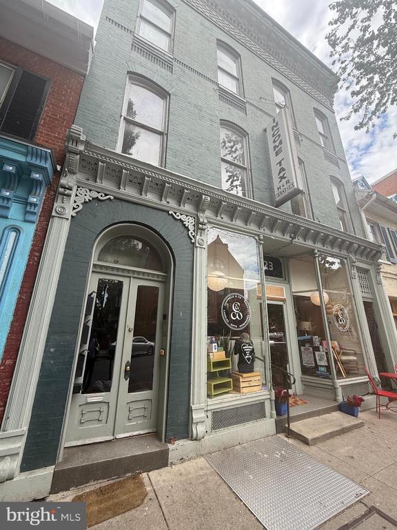 Building Photo - 221 N Market St
