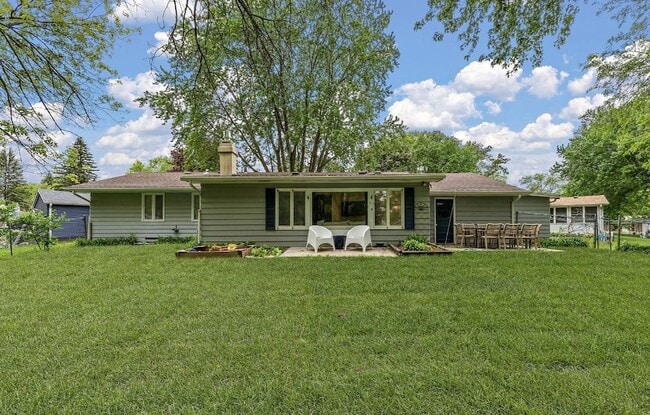 Building Photo - 1424 Vista Ln SW