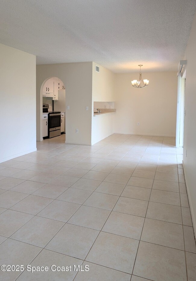 Building Photo - 121 San Juan Cir