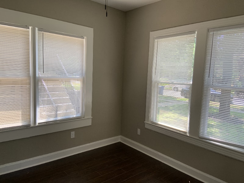 Building Photo - 209 E Rosewood Ave