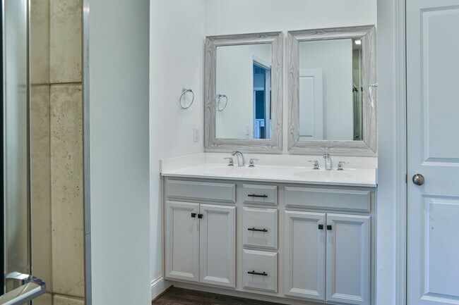 Building Photo - Beautiful Townhome in Arcona Community