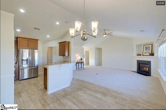 Building Photo - 233 Shale Dr