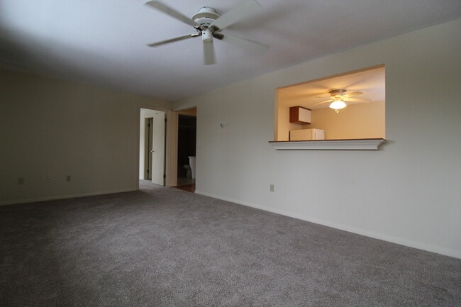 Building Photo - 308 Village Dr