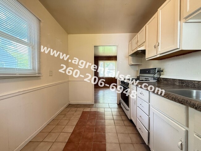 Building Photo - 4740 Bowser Ave