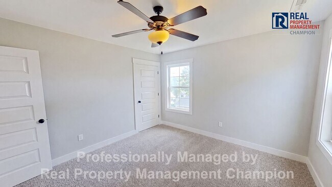 Building Photo - Spacious 3 BD/2.5 BA + Bonus Room | Community Boat Ramp & Dock Access