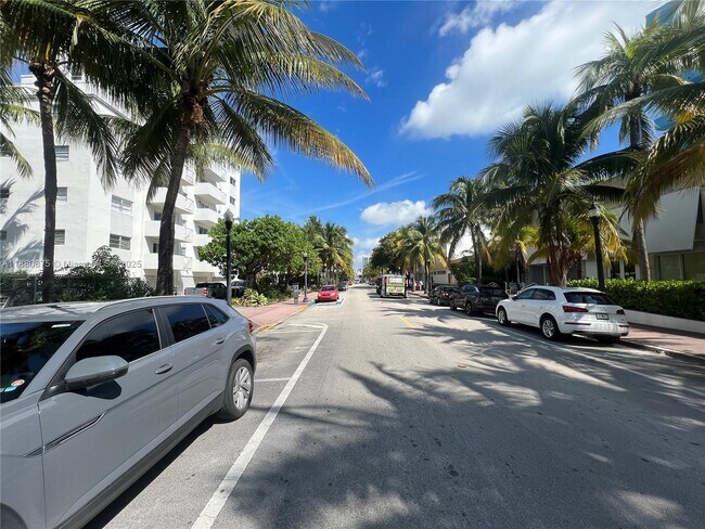 Building Photo - 220 Collins Ave