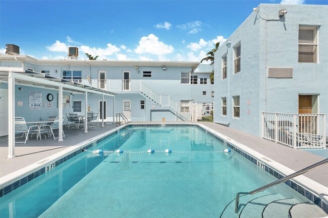 Building Photo - 315 Van Buren St