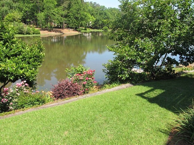 Building Photo - Upscale Lakefront Home  In the Heart of Martinez
