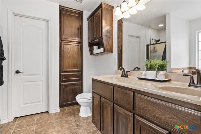 Building Photo - 3711 Dewitt County Ct