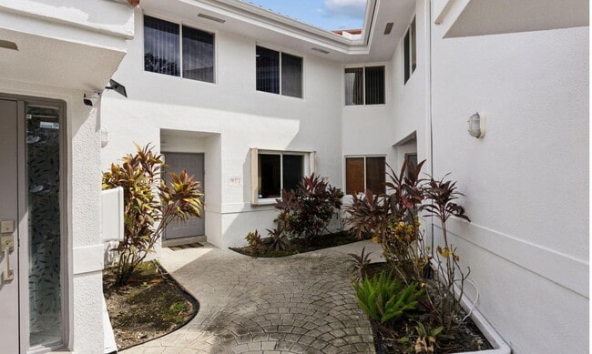 Building Photo - 992 NW 93rd Ave