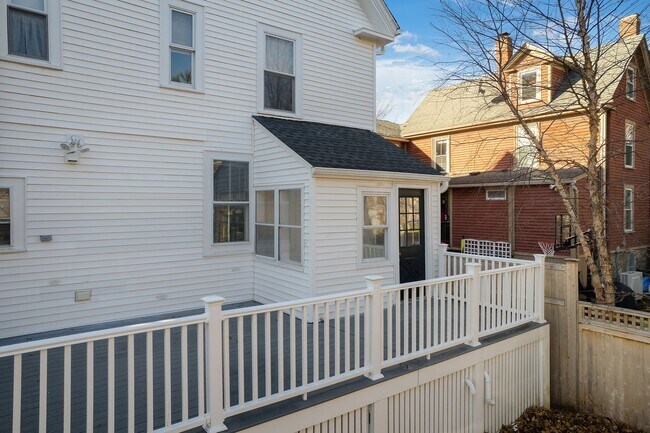 Building Photo - 105-107 Richards