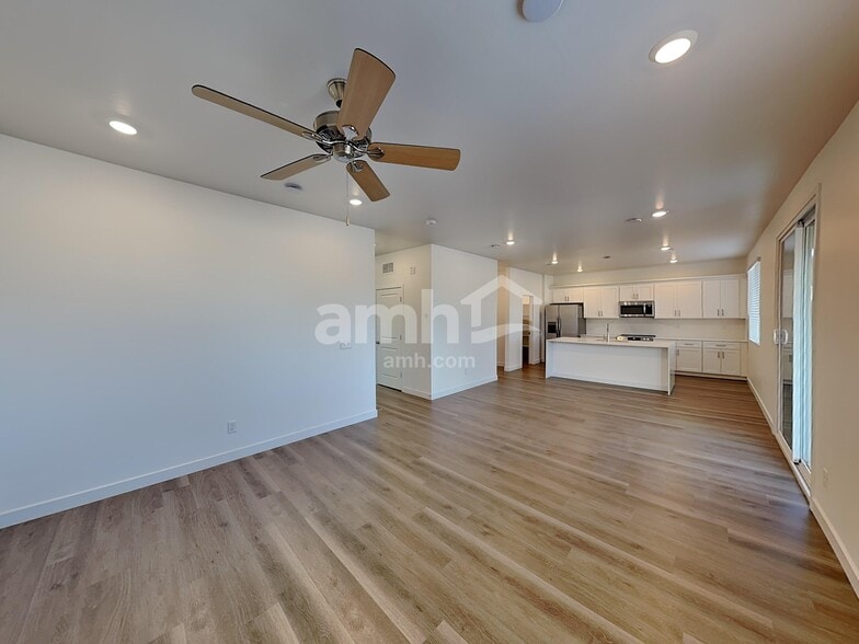 Building Photo - 20177 W Thomas Rd