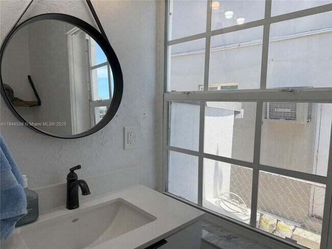 Building Photo - 8401 Crespi Blvd