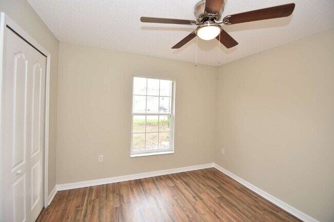 Building Photo - 3 Richelieu Ln