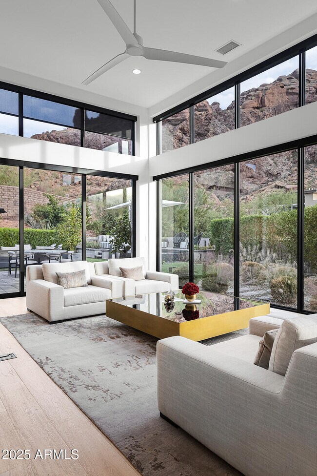 Building Photo - 5841 N Echo Canyon Cir