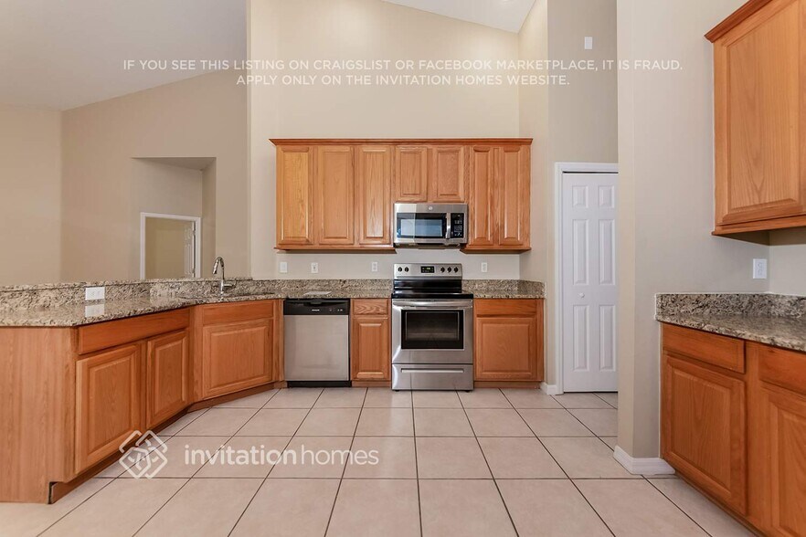 Building Photo - 3960 Woodview Dr