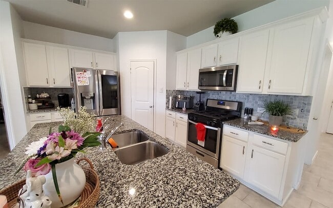 Building Photo - 22607 Castello Lakes Dr