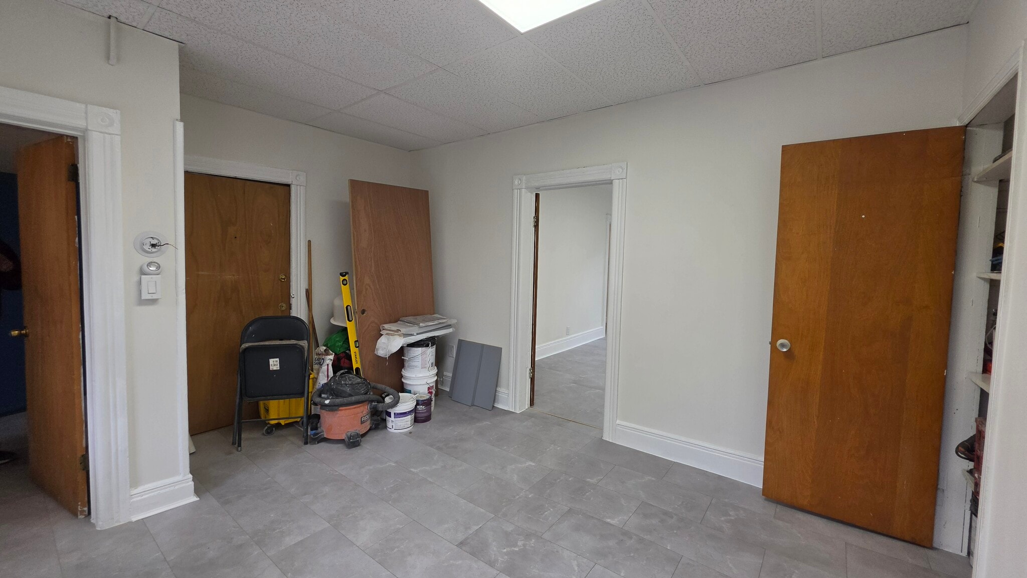 Building Photo - 204 3rd St