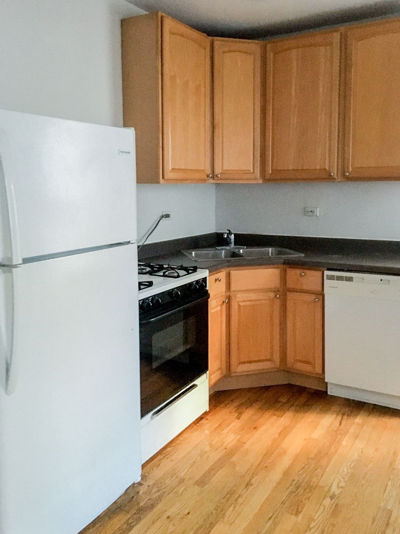 Building Photo - 2311 N Southport Ave