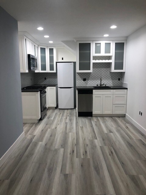 Building Photo - 214 42nd St