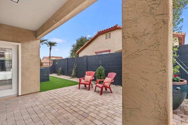 Building Photo - 3854 E Flower St