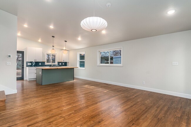 Building Photo - Beautiful 2 Bed 1 Bath House by CSU Campus!