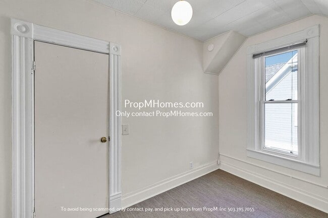 Building Photo - Bright and Fun One Bedroom Plus Flex Space...