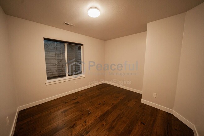 Building Photo - 1867 S Prairie Pond Rd