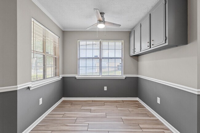 Building Photo - 1856 S Barton Dr