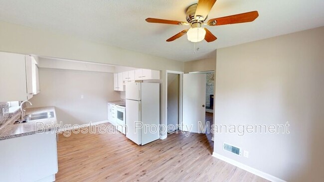 Building Photo - 23 Murray Dr