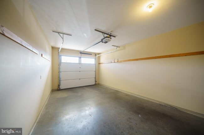 Building Photo - 2616 Greenport Dr