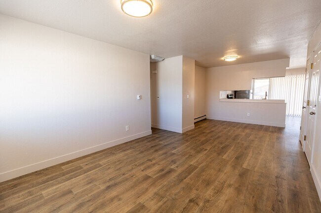Building Photo - 487 Tracy Dr