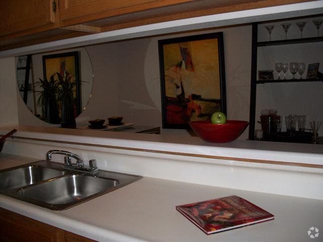 Kitchen - Falcon Point Apartments