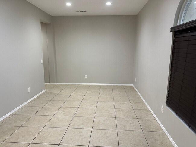 Building Photo - Nice Home For Rent