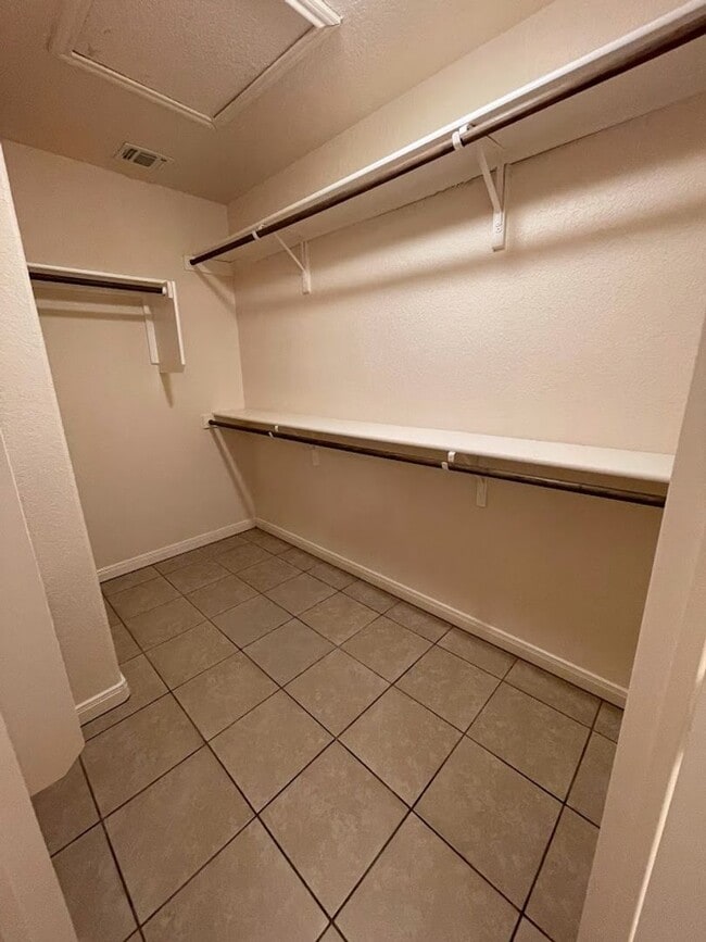 Building Photo - NEW ON MARKET