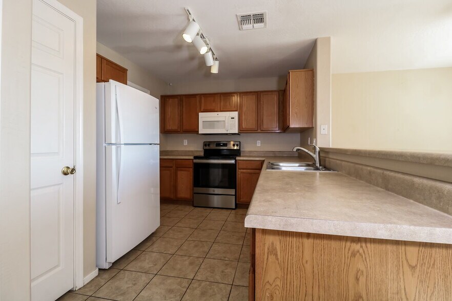 Building Photo - 22553 W Desert Bloom St