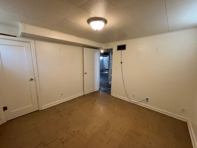 Building Photo - Single Family Home Centrally Located