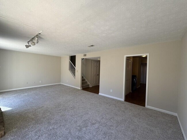 Building Photo - 731 Hanover Ln SE