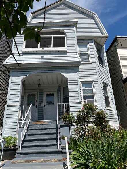 Building Photo - 84 Winfield Ave