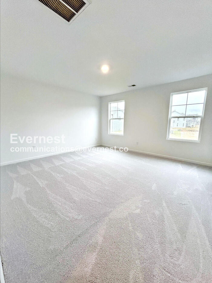 Building Photo - 44 Regal Gdns Ct