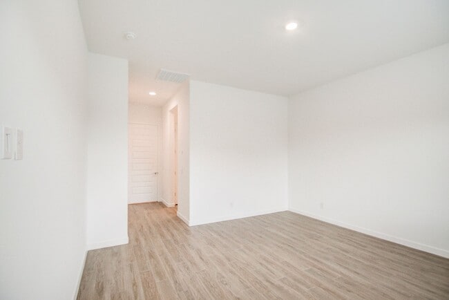 Building Photo - NEW 4 Bedroom home in Phoenix!