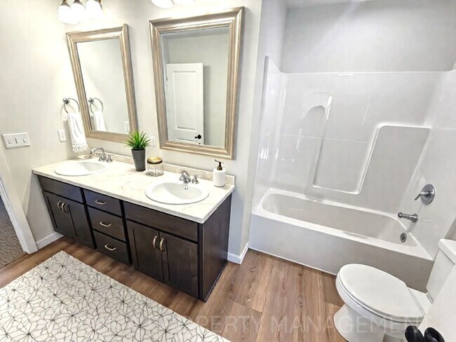 Building Photo - Tunis Drive Townhomes