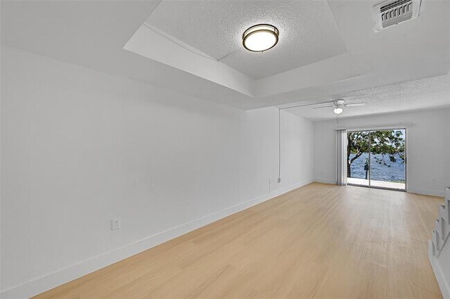 Building Photo - 4122 SW 61st Ave