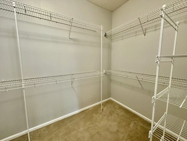Building Photo - Outstanding Two Bedroom Home in Sun City!