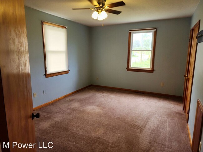 Building Photo - 2 br, 1.5 bath House - 390 College St.