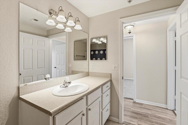 Building Photo - 2801 Chancellorsville Dr