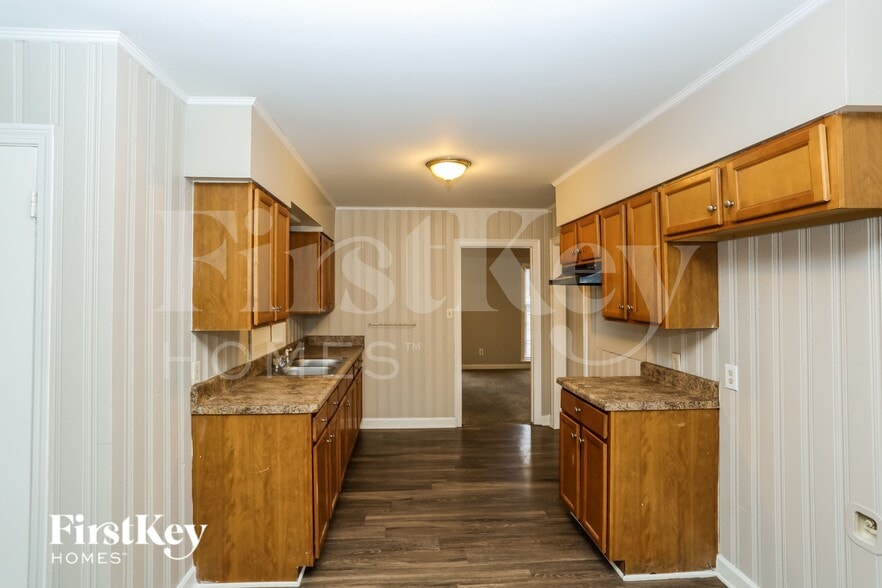 Building Photo - 3900 Hermitage Dr