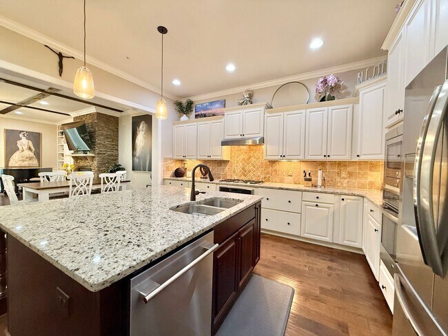 Building Photo - Luxurious 3BD, 4BA Raleigh Townhome with a Bonus Sunroom and Large Upstairs Loft within the Desir...