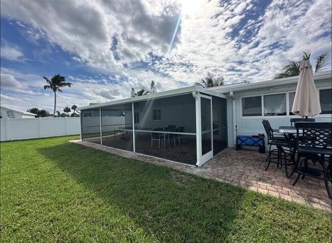 Building Photo - 356 Granada St